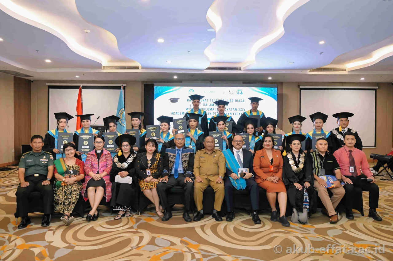AKUB Effata Kupang Gelar Wisuda Angkatan XXIV: Lulusan Siap Hadapi Dunia Kerja Digital dan Berdaya Saing Global